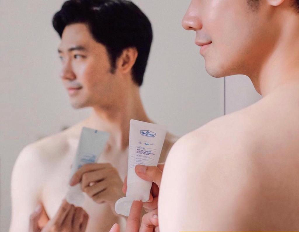 Ilustrasi perawatan kulit wajah ala remaja Korea.