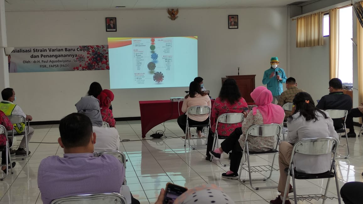Pembina Perhimpunan Dokter dan Dokter Gigi Indonesia (PADI) Medika Indonesia dr H Paul Dwiyanu Sp.P(K) Firs memberi pemaparan Covid-19.