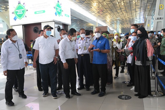 Wakil Ketua Komisi V DPR RI Syarief Abdullah Alkadrie saat mengunjungi Bandara Soekarno Hatta Banten, Jumat (7/5).