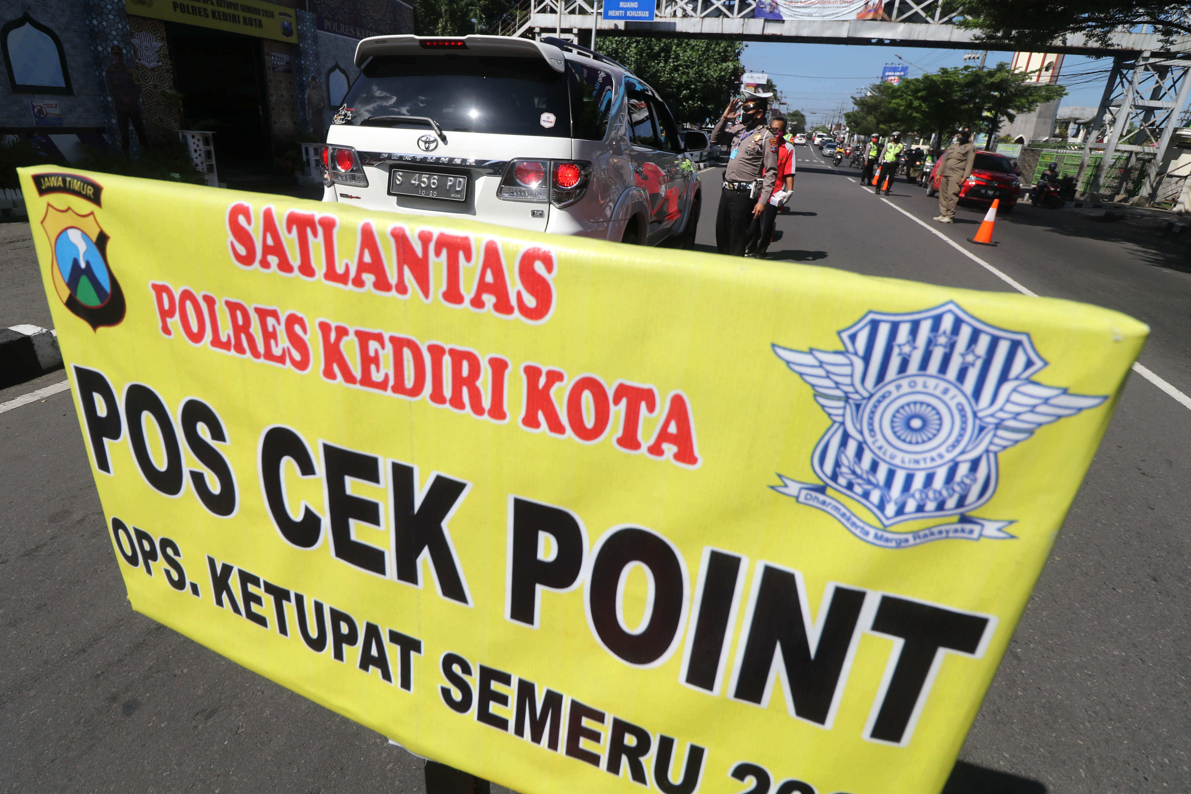 Pemeriksaan kendaraan di Kediri