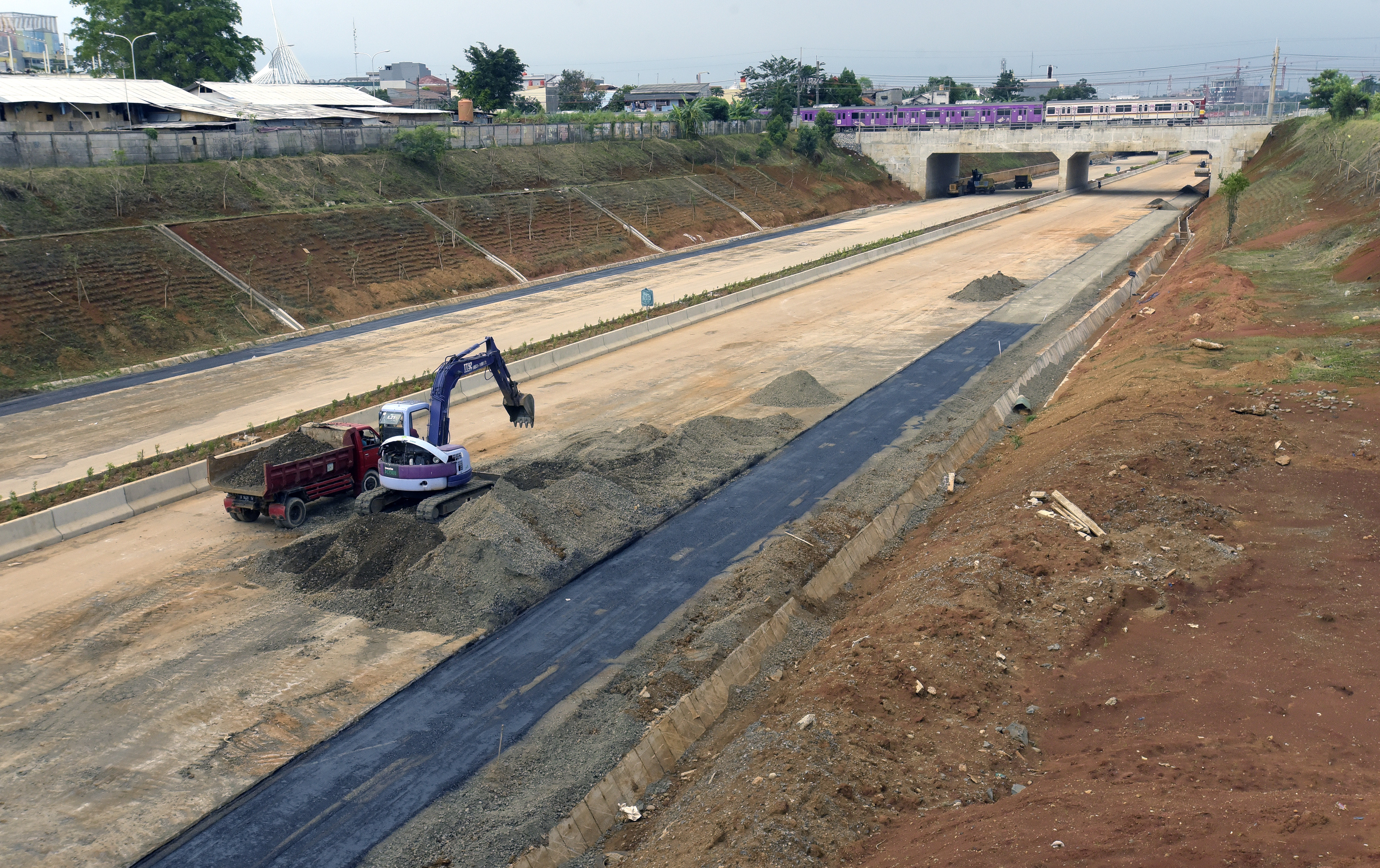 Ilustrasi pekerja saat menggarap pembangunan proyek jalan tol.