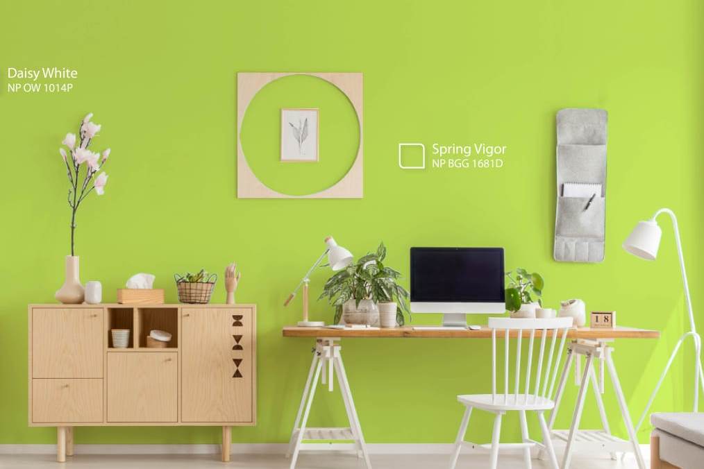 Warna hijau bolu pandan dalam ruangan kerja di rumah. 