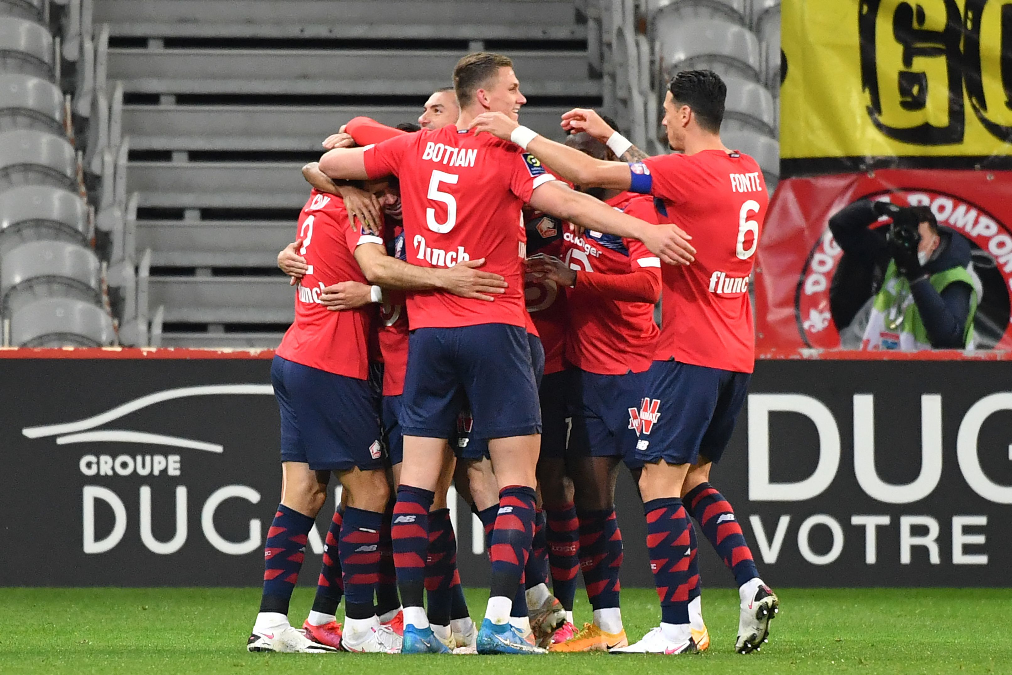Para pemain Lille melakukan selebrasi usai mencetak gol ke gawang Nice di laga Ligue 1.