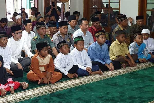 Komunitas Otomotif Cianjur Gelar Bukber dengan Anak Yatim