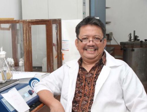 Guru Besar Fakultas MIPA Universitas Padjadjaran (Unpad) Prof. Dr.Toto Subroto,MS.