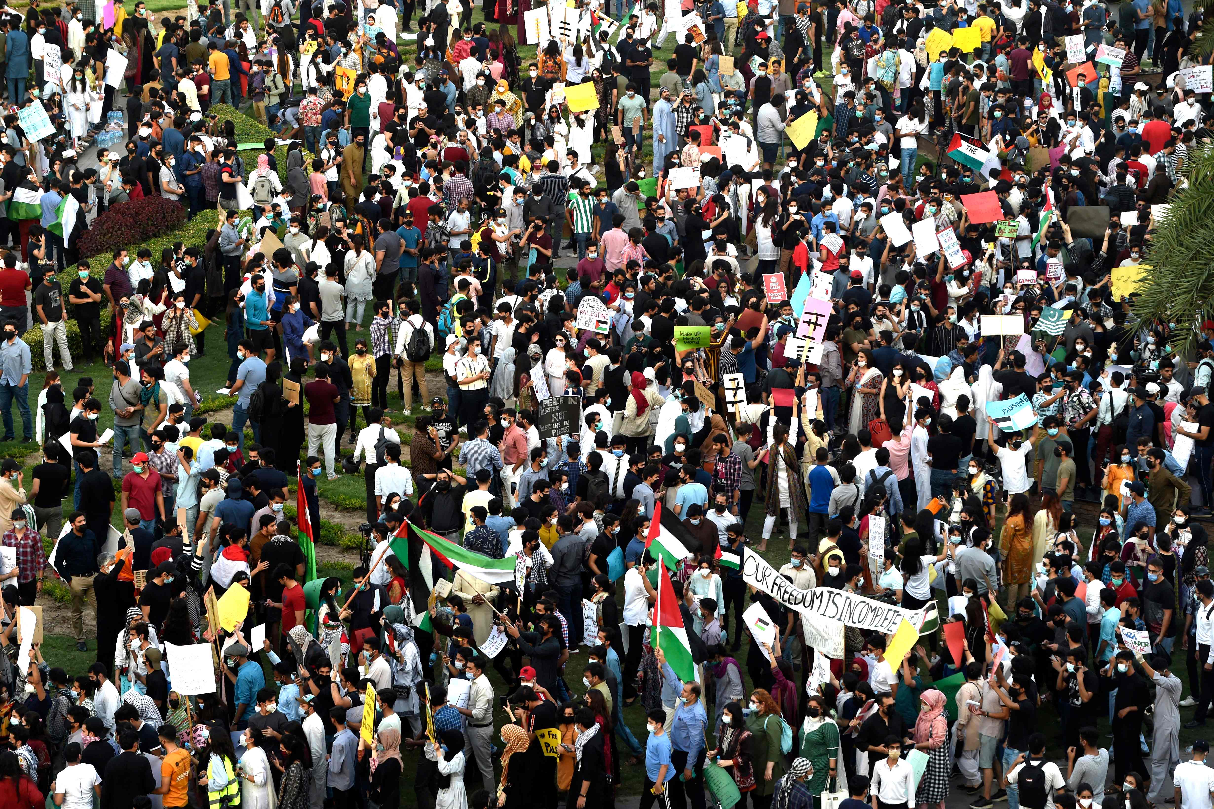 Serangan Israel Tewaskan 212 Warga Palestina Termasuk 61 Anak