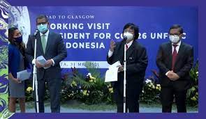 Menteri Lingkungan Hidup dan Kehutanan Siti Nurbaya mendapat kunjungan dari Presiden Conference of Parties 26 (COP26) Alok Sharma.