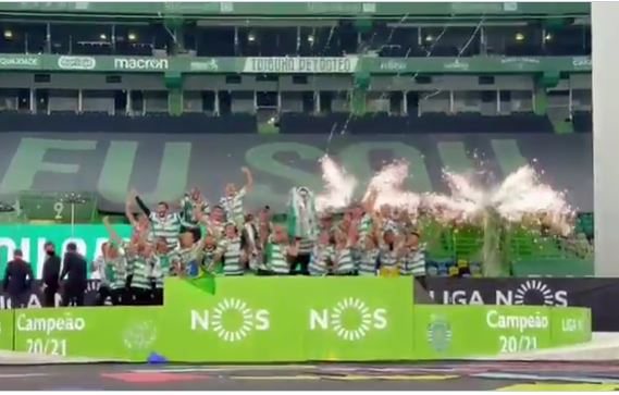 Upacara penyerahan trofi juara Liga Porugal kepada Sporting CP.