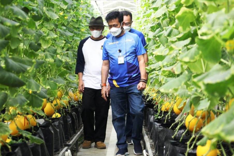Mentan SYL (tengah) bersama Menkop UKM Teten Masduki (kiri) dan Rektor IPB Arif Satria.