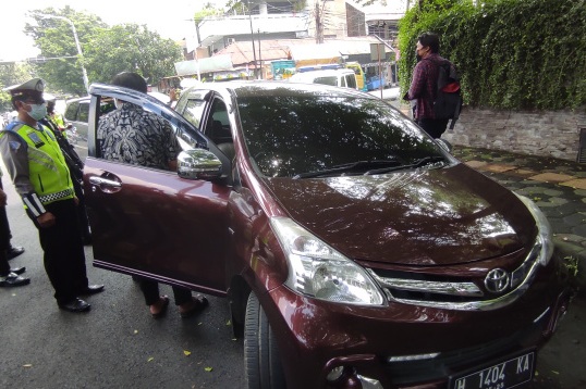 Terjaring, Tiga Mobil dari Luar Solo Diputar Balik