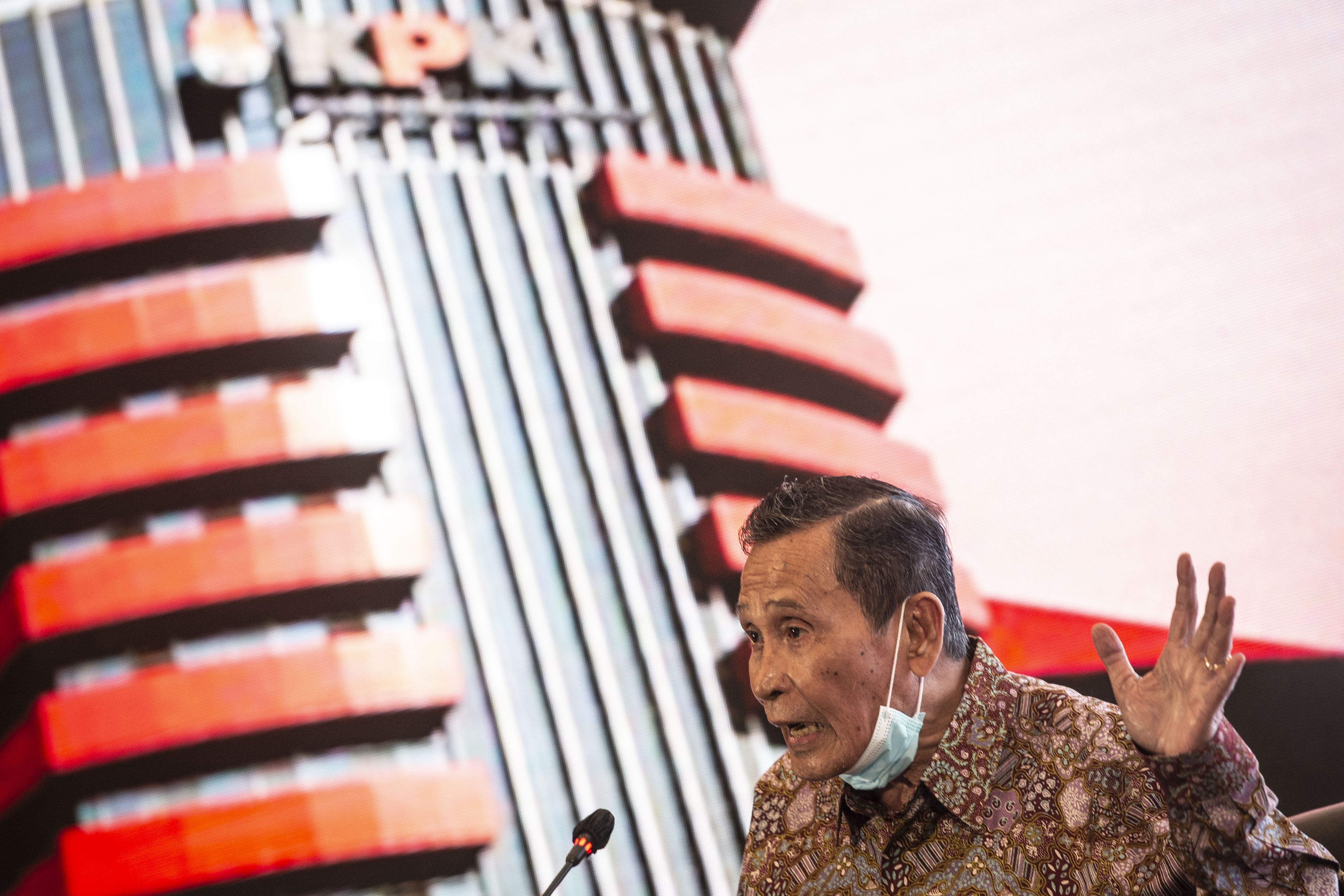 Sidang Etik Penyidik Robin, Dewas KPK Panggil Azis Syamsuddin