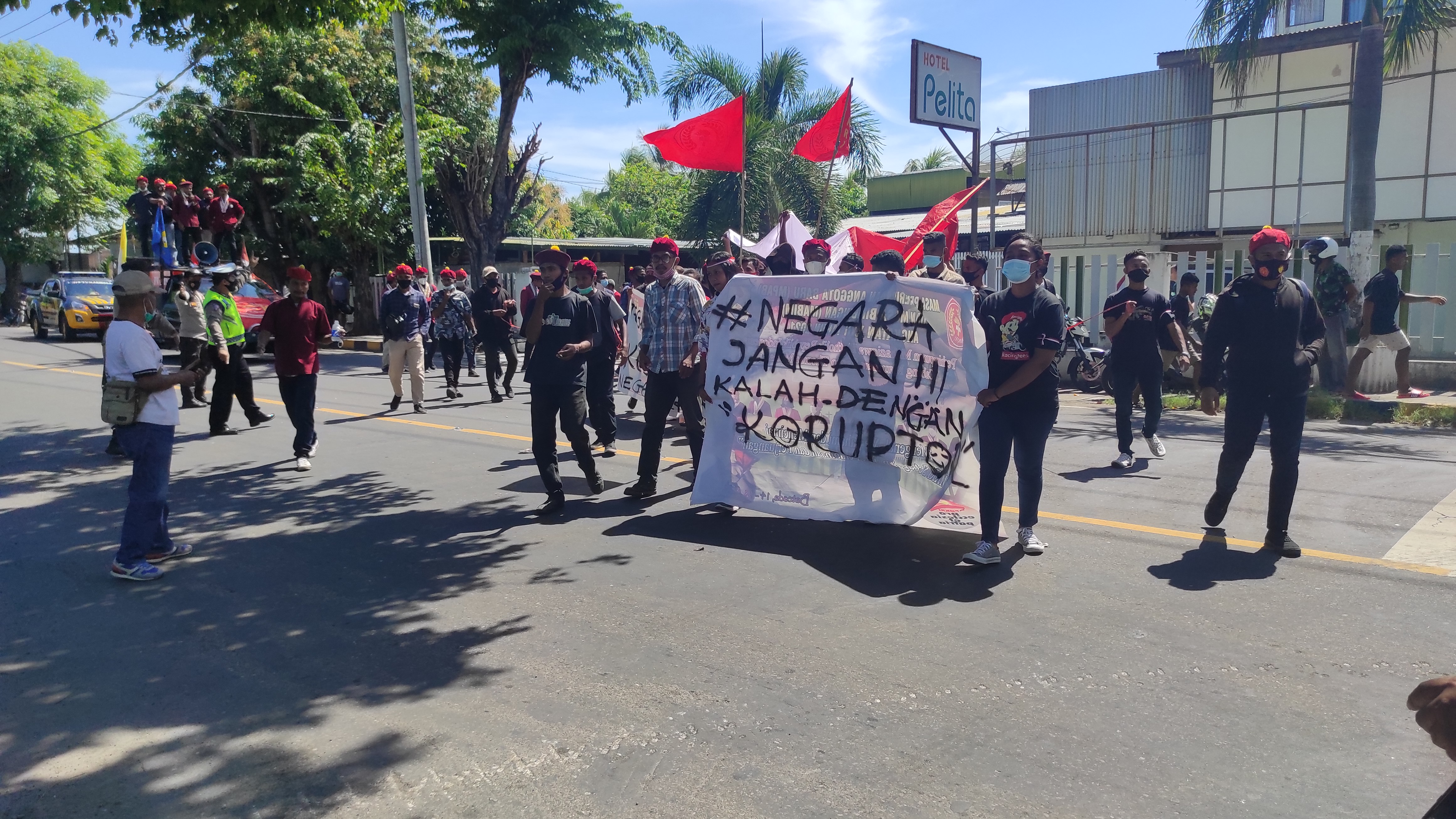 Tuntut Pengusutan Kasus Korupsi, PMKRI Geruduk Kejari Sikka