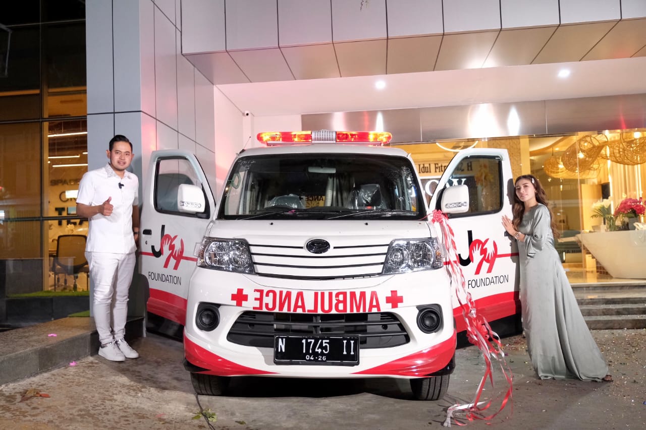 Ambulans gratis untuk warga Malang dan Surabaya.