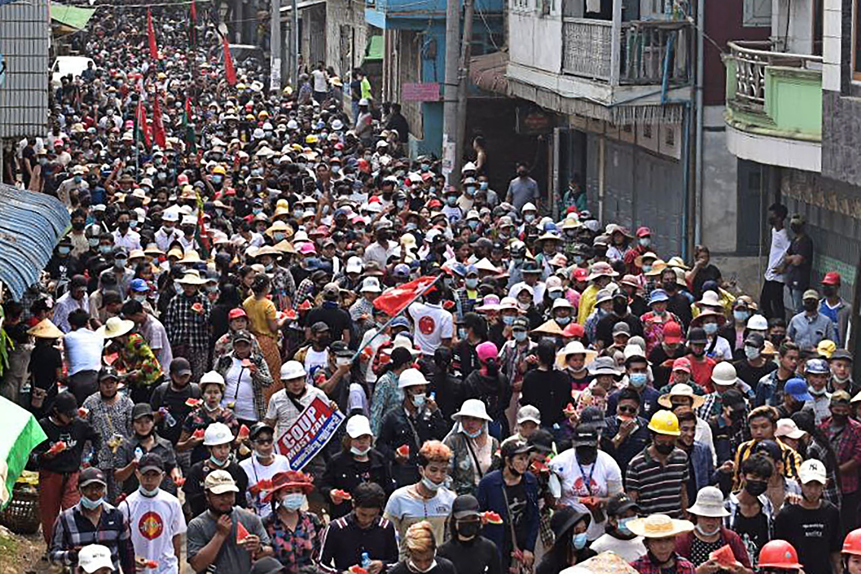 Warga di negara bagian Kachin turun ke jalan untuk menentang kudeta militer di Myanmar.