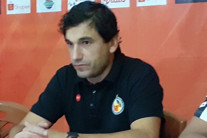 Calon Pelatih Arema Eduardo Almeida Baru Sepakati Offering Letter