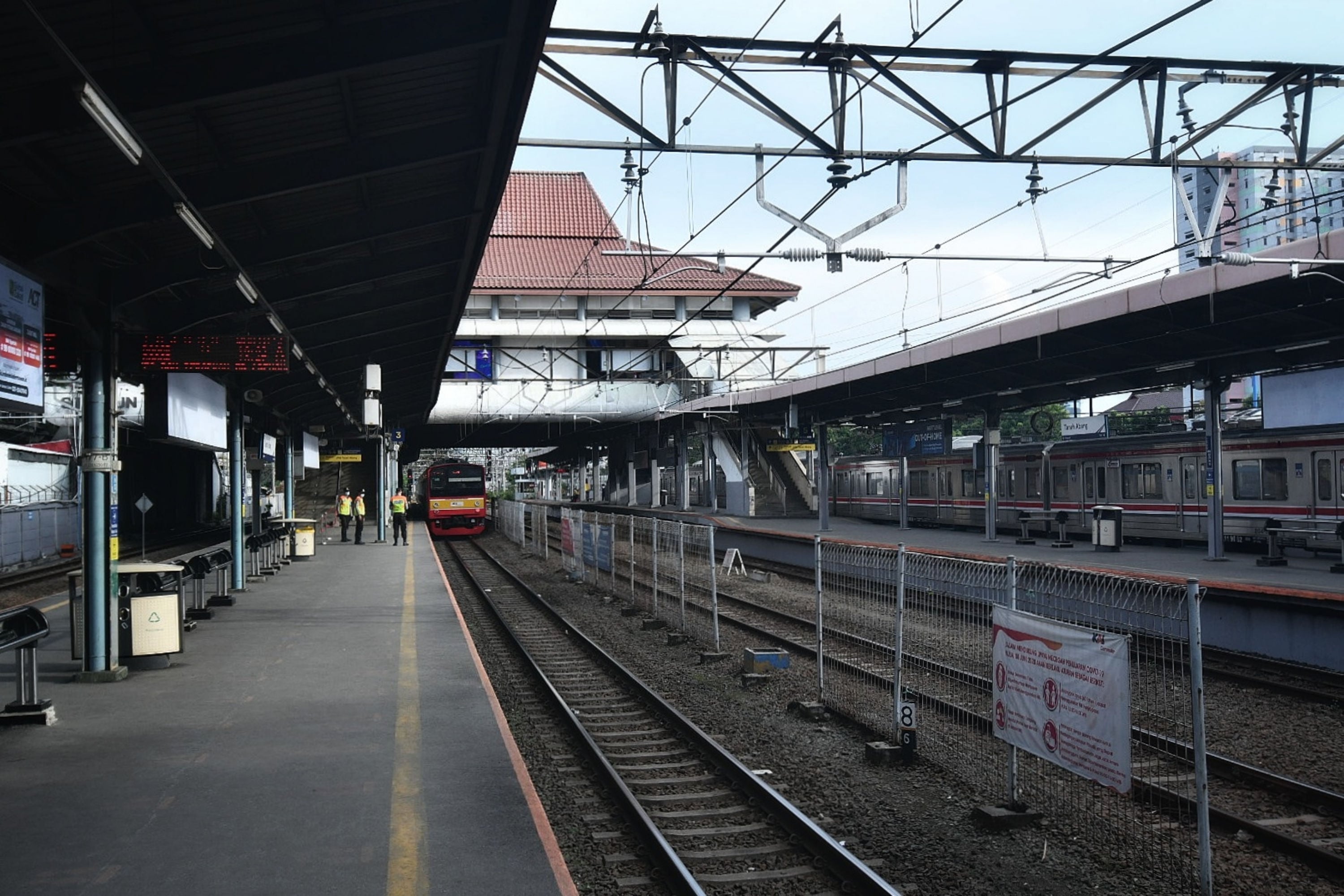 KRL di Stasiun Tanah Abang