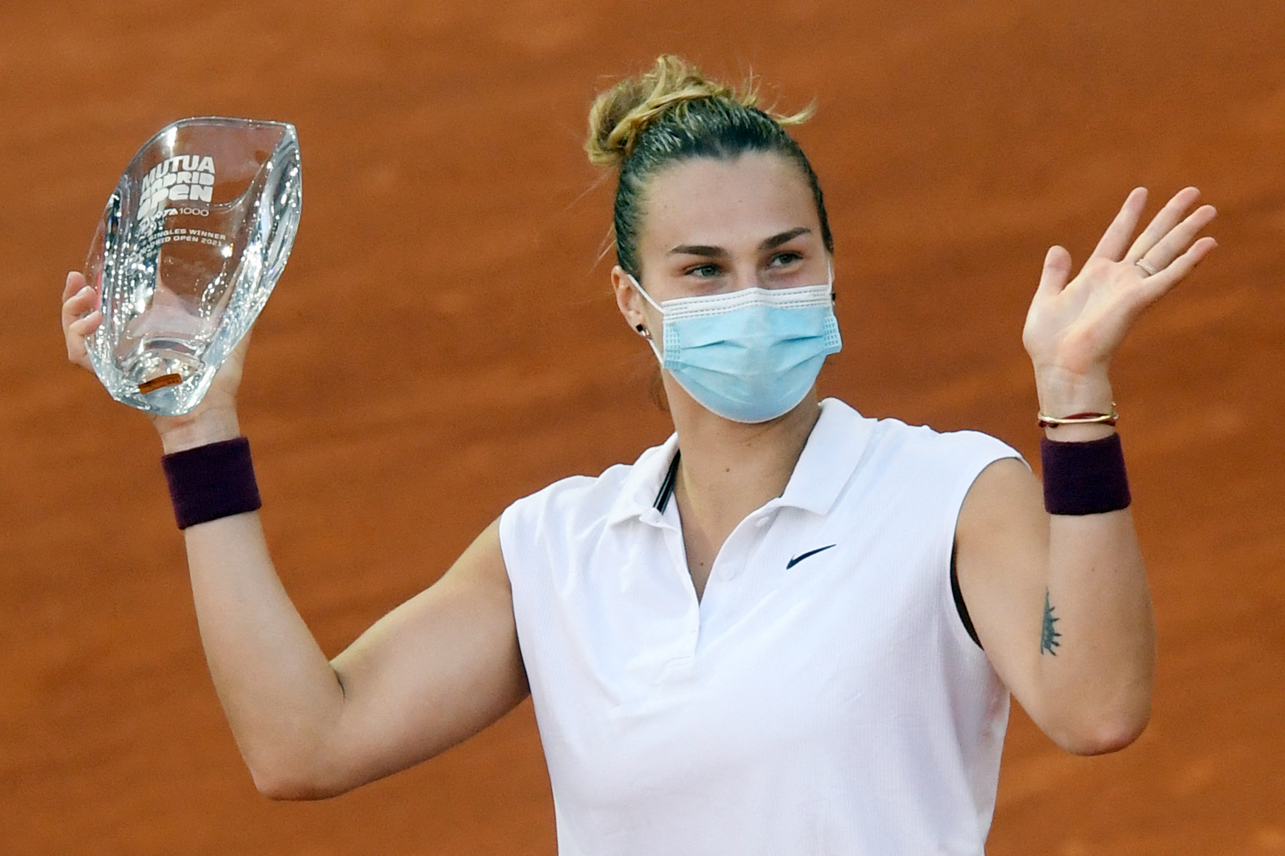 Kalahkan Barty, Sabalenka Juara Madrid Terbuka