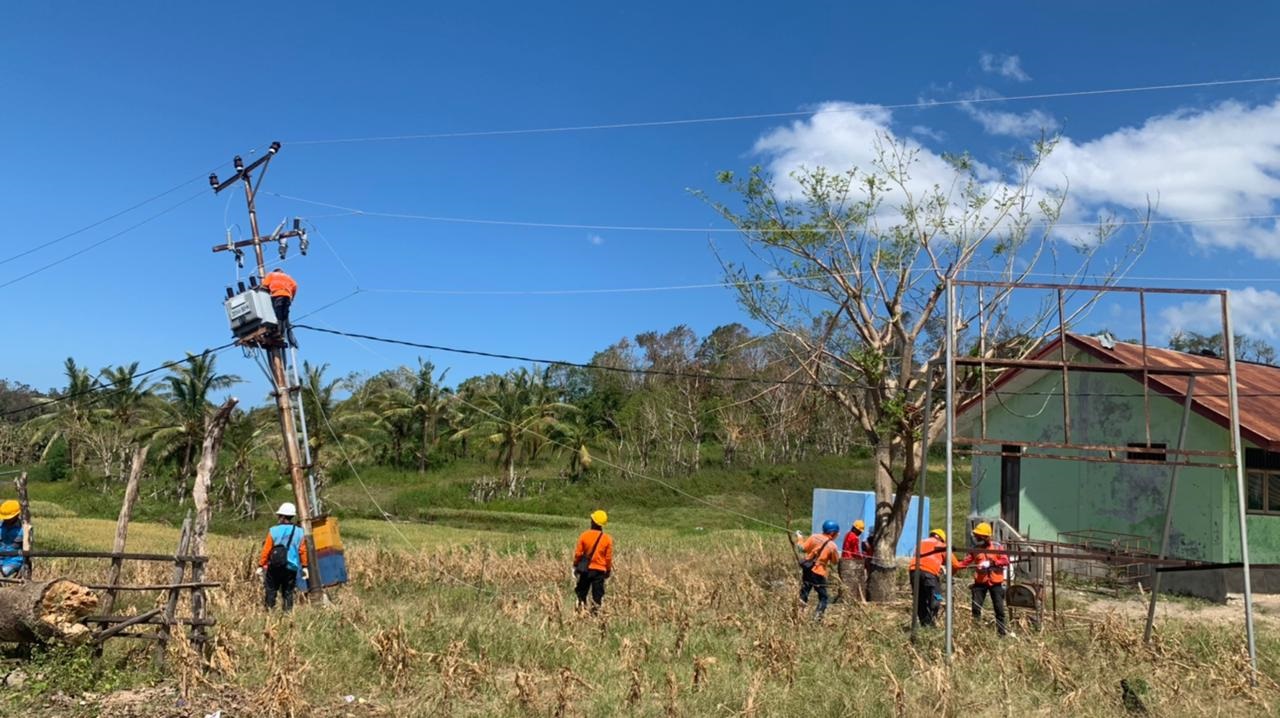 PLN menuntaskan pemulihan sistem kelistrikan di NTT pasca Siklon Seroja