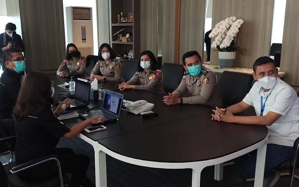 MEDIA Group News dan National Traffic Management Center (NTMC) Polri memantapkan persiapan program Titik Pantau di Gedung Metro Tv, Jakarta.