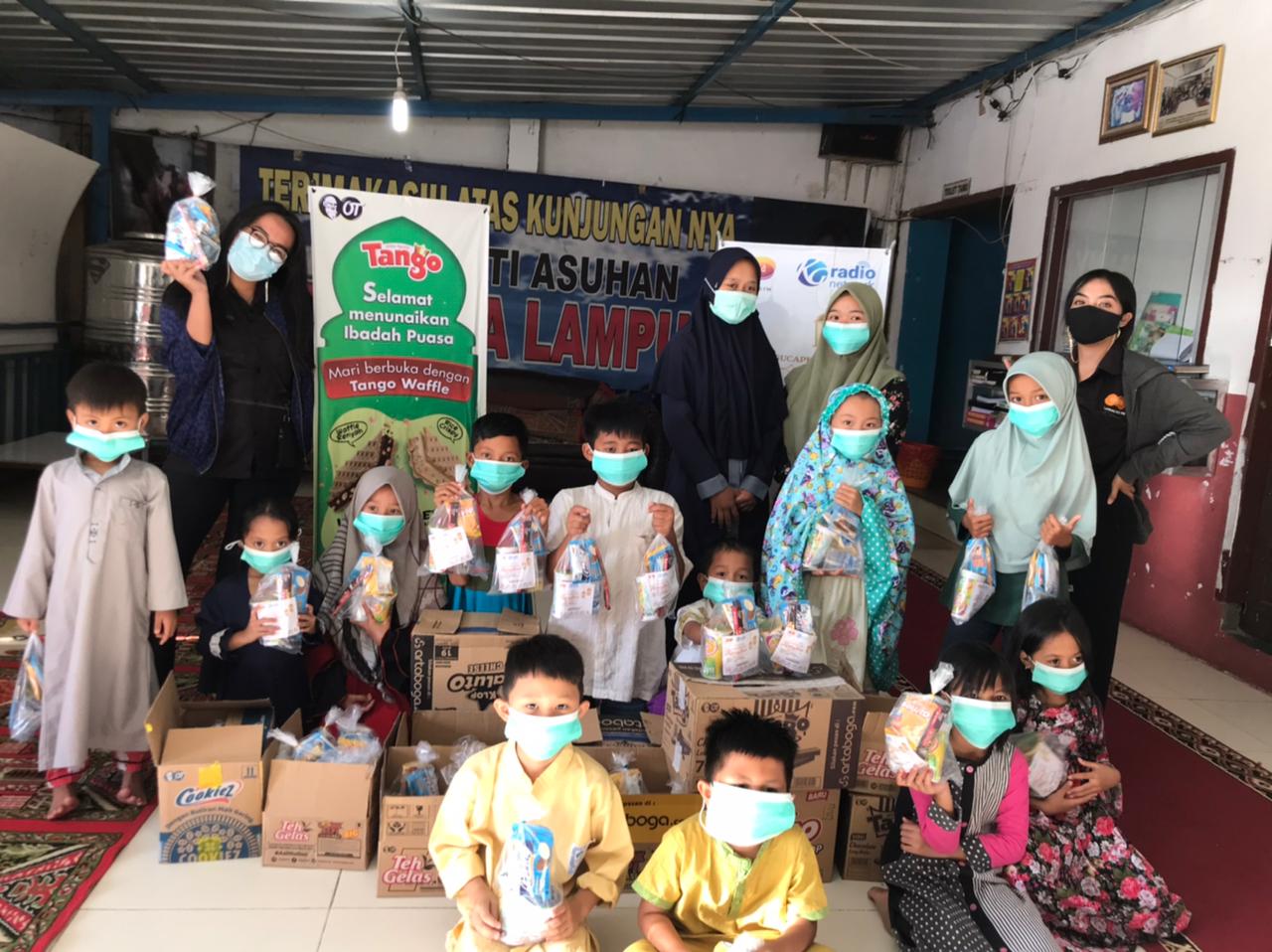 Salah satu kegiatan OT Group di panti asuhan.