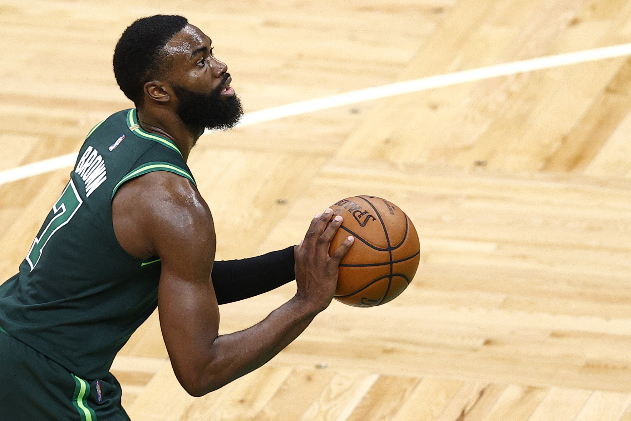 Cedera Pergelangan Tangan, Brown Absen Hingga Akhir Musim