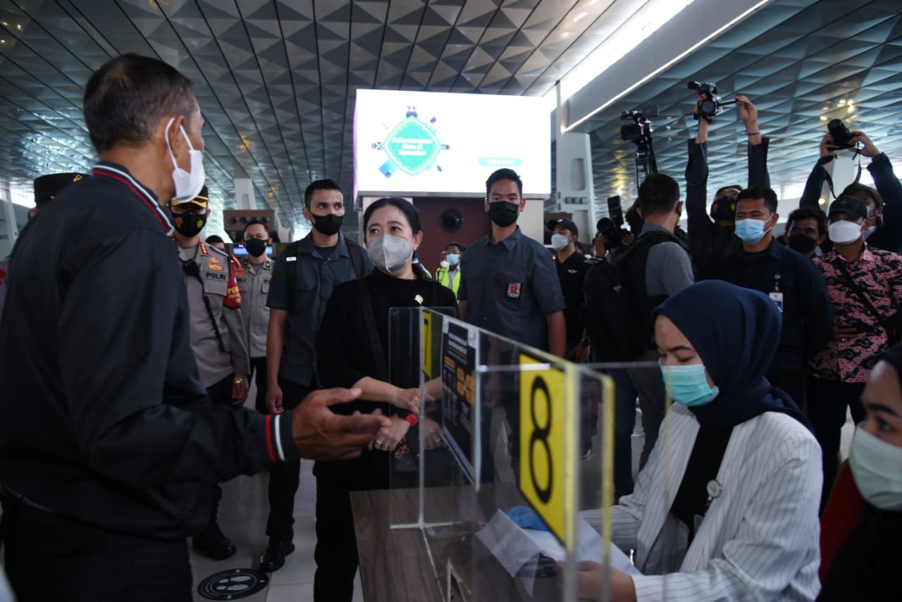Tinjau Soetta, Puan:Jangan Kecolongan Penularan Covid dari Bandara