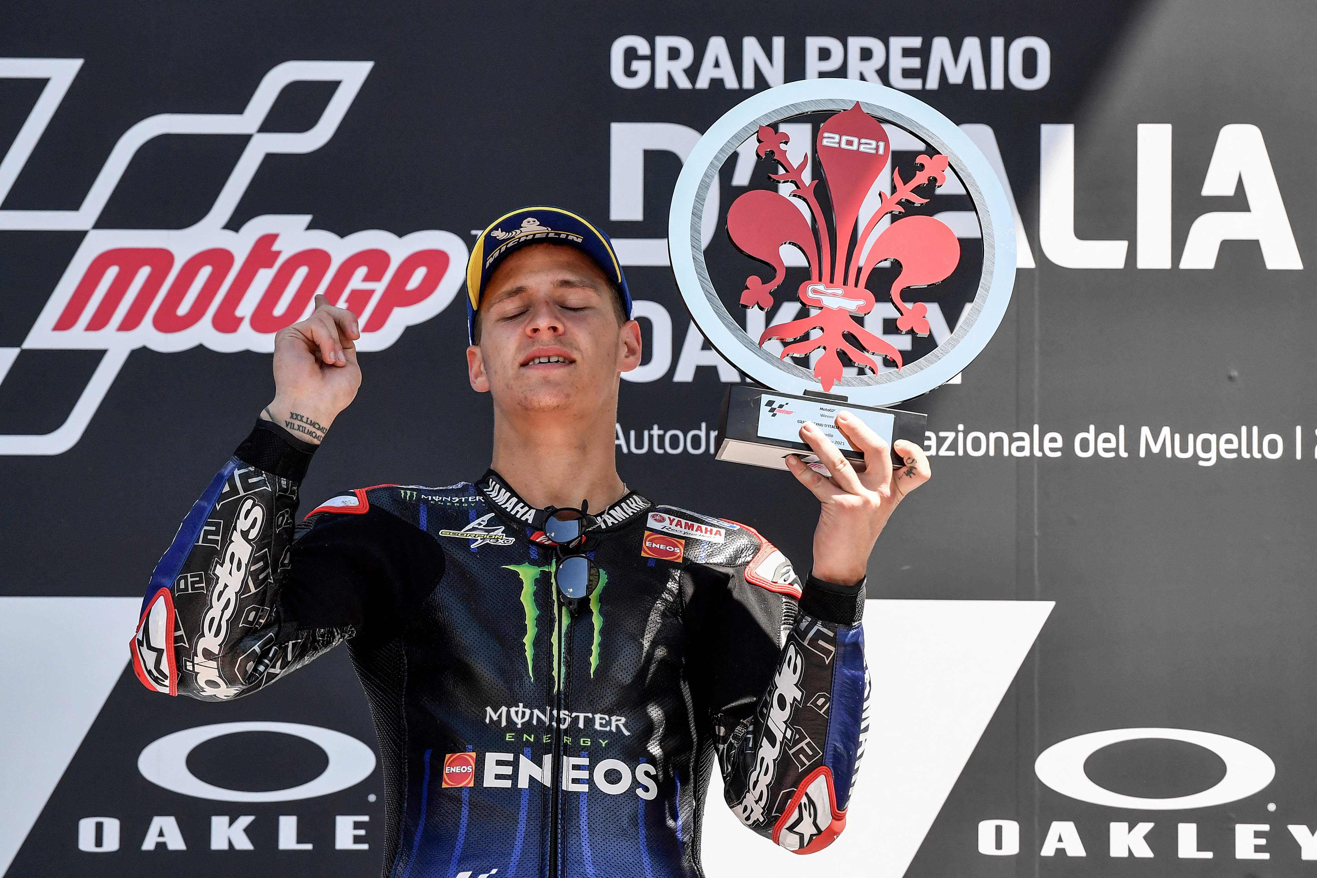Pembalap Prancis dari tim Monster Energy Yamaha, Fabio Quartararo, berselebrasi setelah menjuarai Grand Prix Italia pada Minggu (30/5).