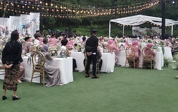 Kemeriahan acara lamaran pedangdut Lesti Kejora dan Rizki Billar di Gedong Putih, Kecamatan Parongpong pada Minggu (13/6/2021)