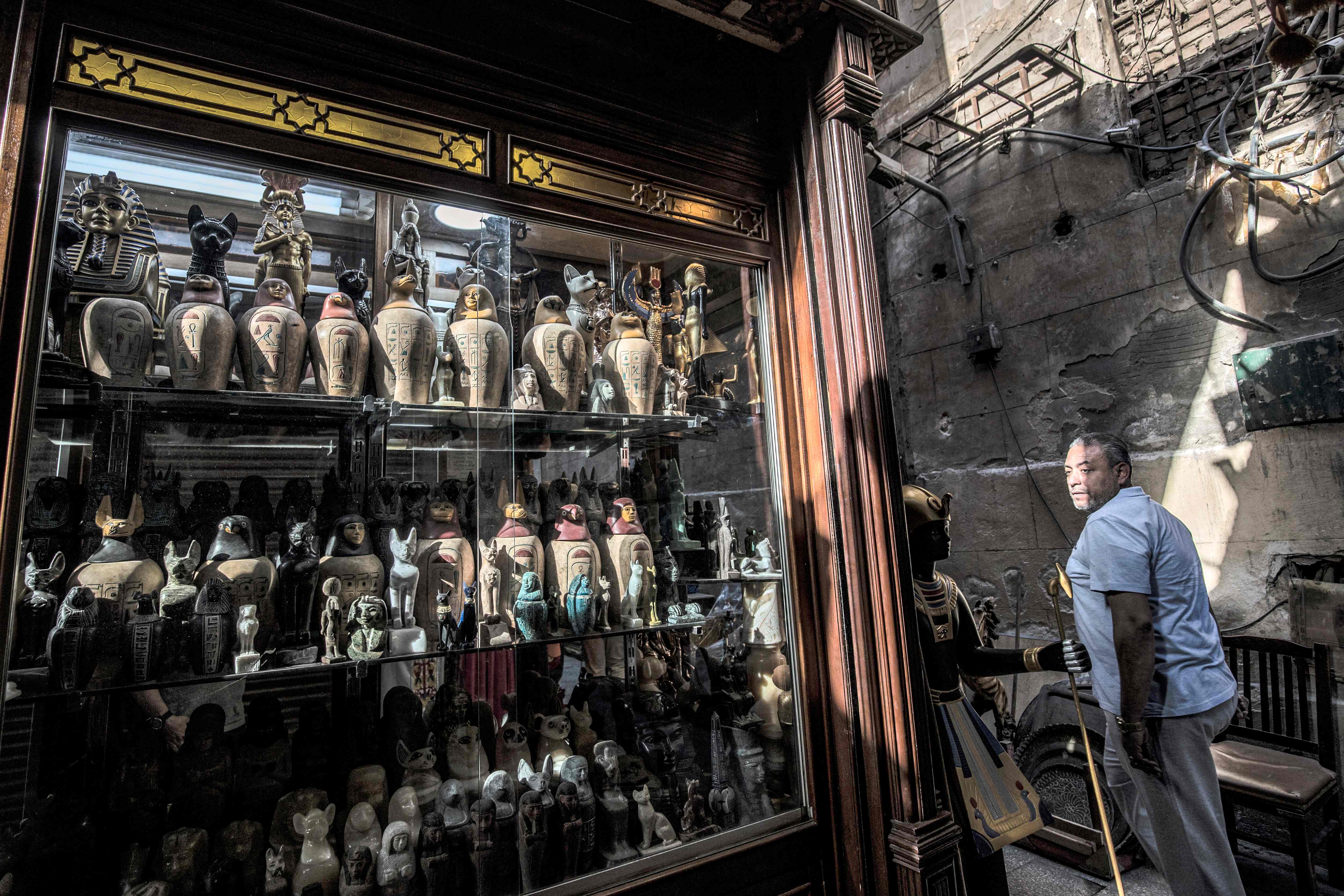 Sebuah Toko di Mesir yang menjual berbagai cendera mata khas negeri itu