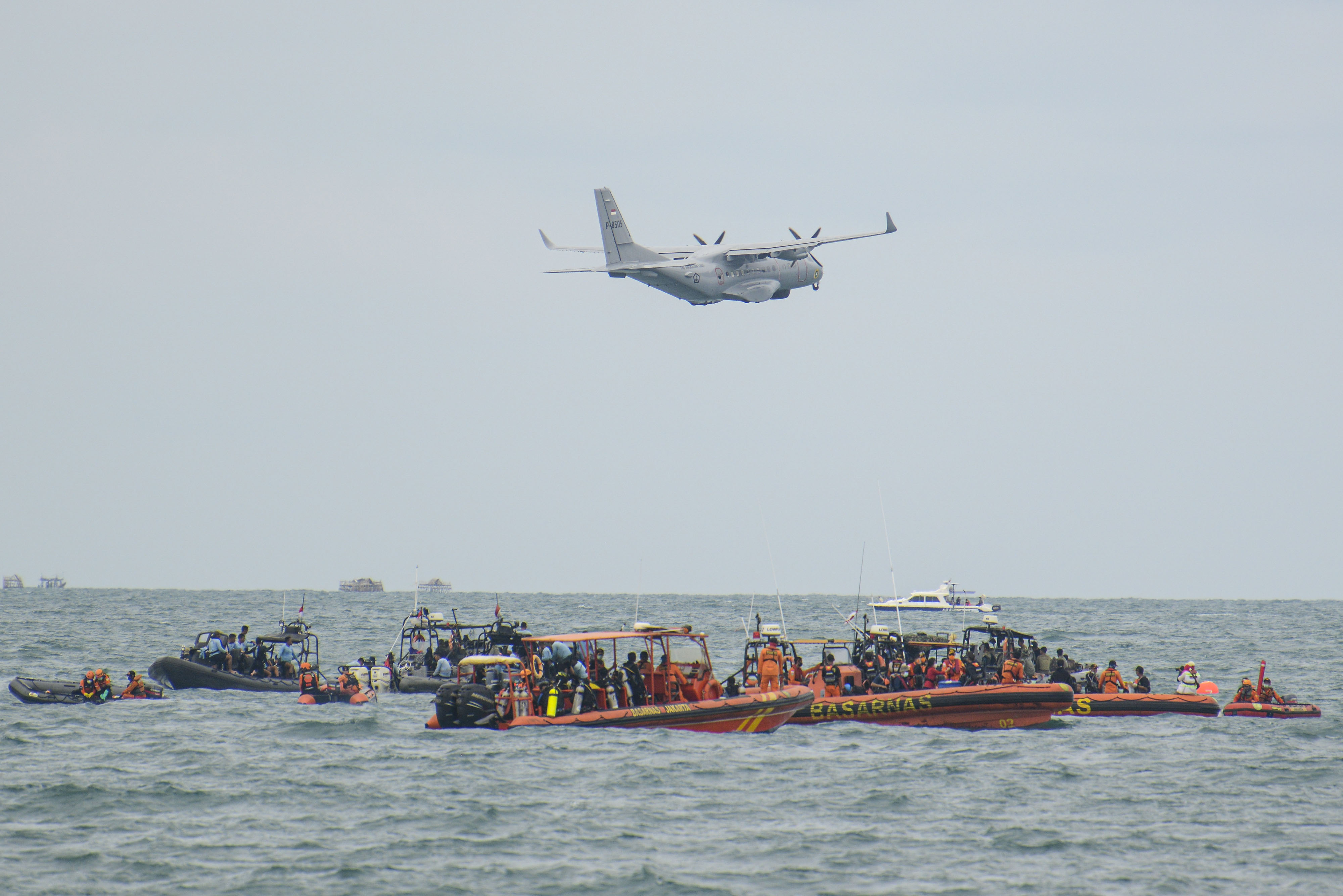 Ilustrasi pencarian pesawat jatuh.