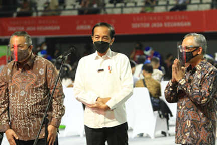 Presiden RI Ir Joko Widodo (tengah).