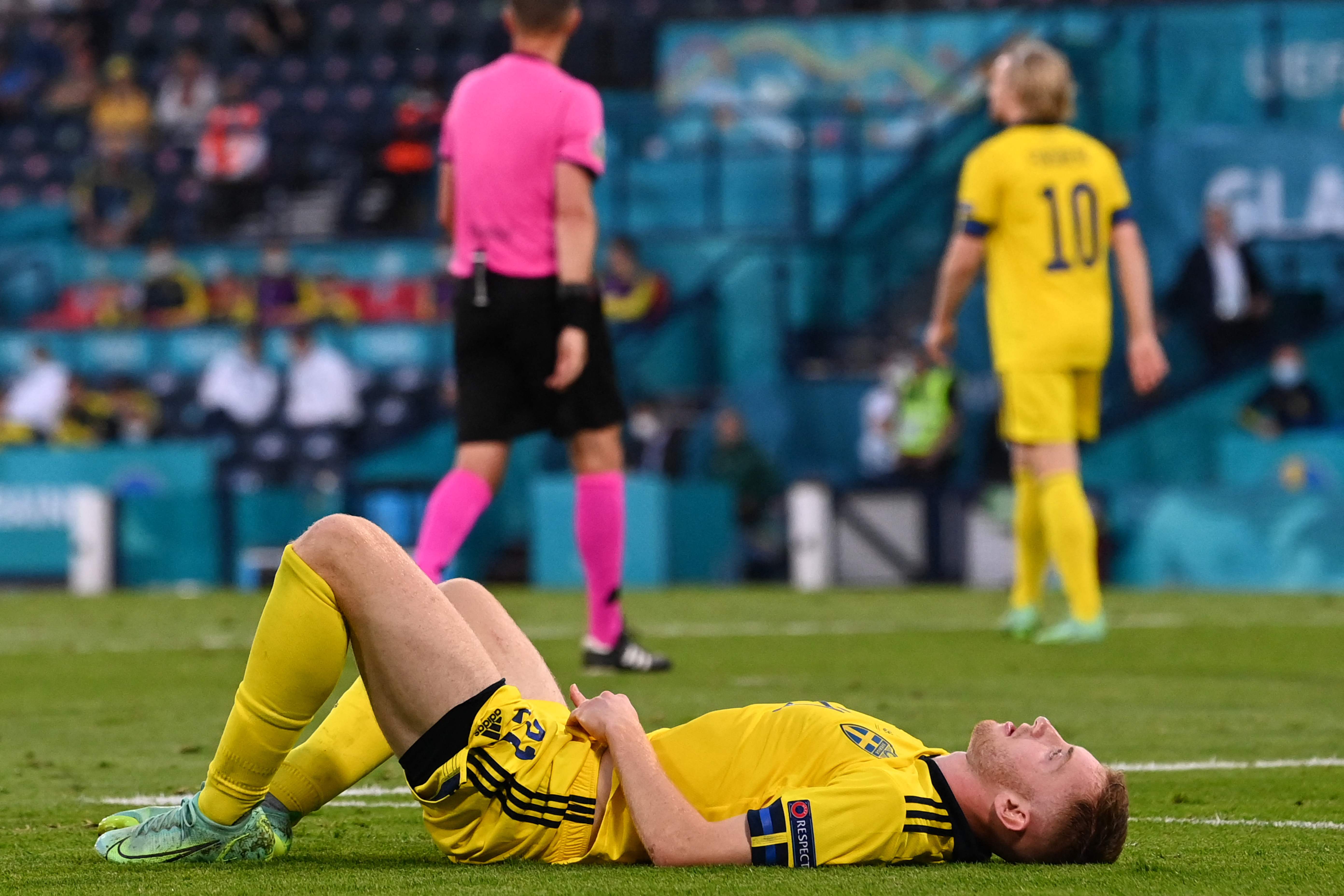 Gelandang Swedia Dejak Kulusevski bereaksi usai kalah dari Ukraina di laga 16 besar Piala Eropa 2020.