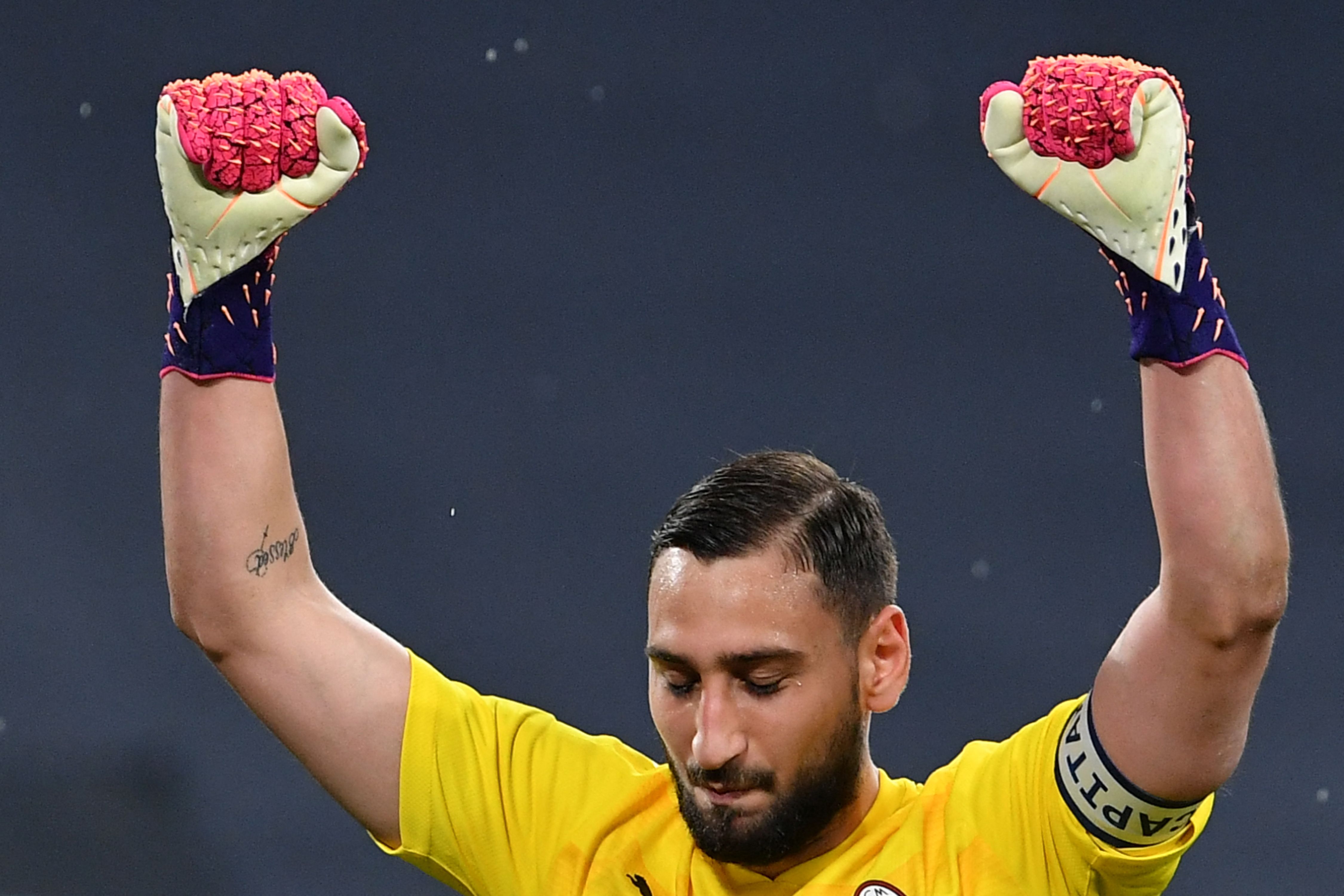 Penjaga gawang AC Milan Gianluigi Donnarumma