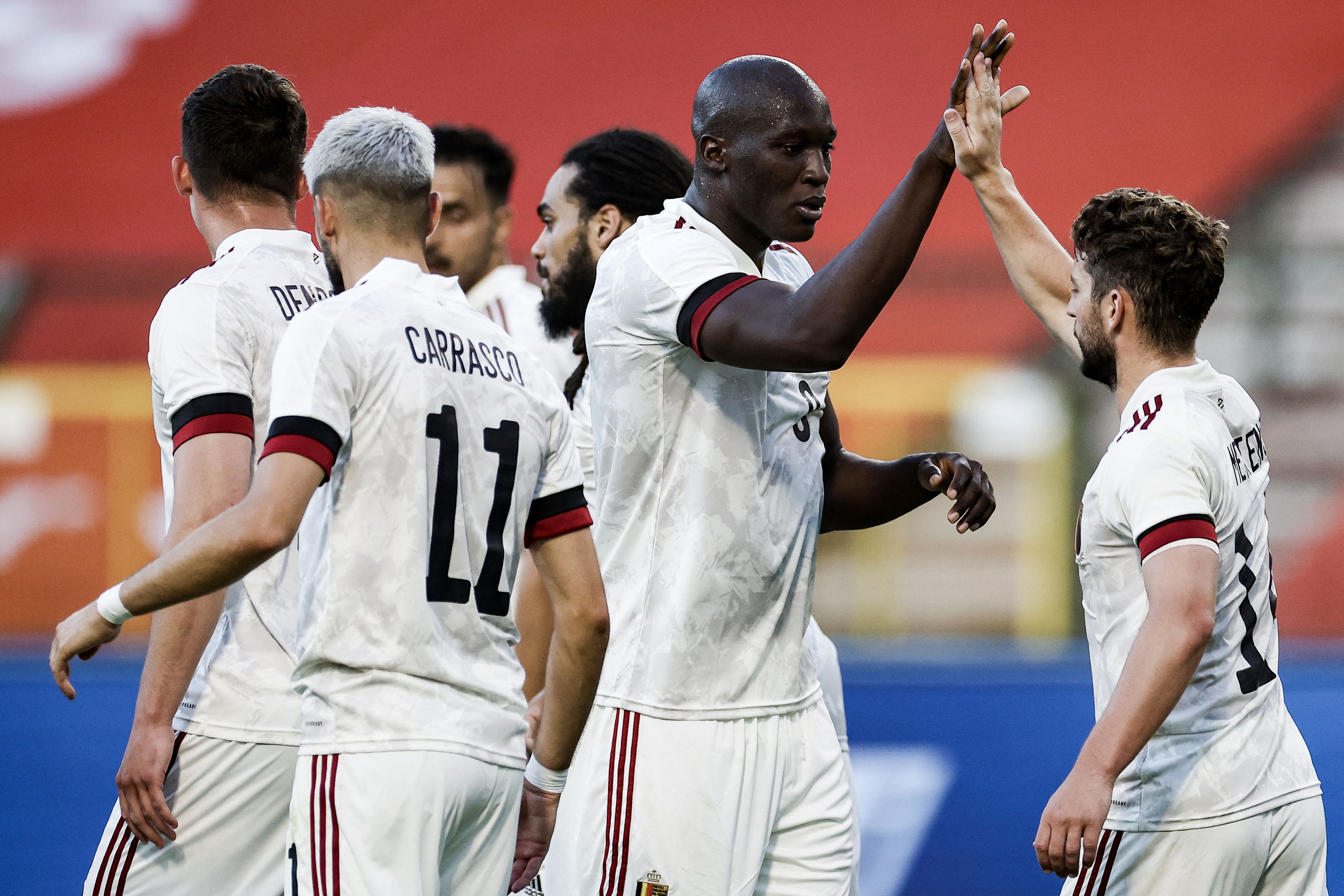 Penyerang Belgia Romelu Lukaku (tengah) melakukan selebrasi usai mencetak gol ke gawang Kroasia di laga persahabatan menjelang Piala Eropa.