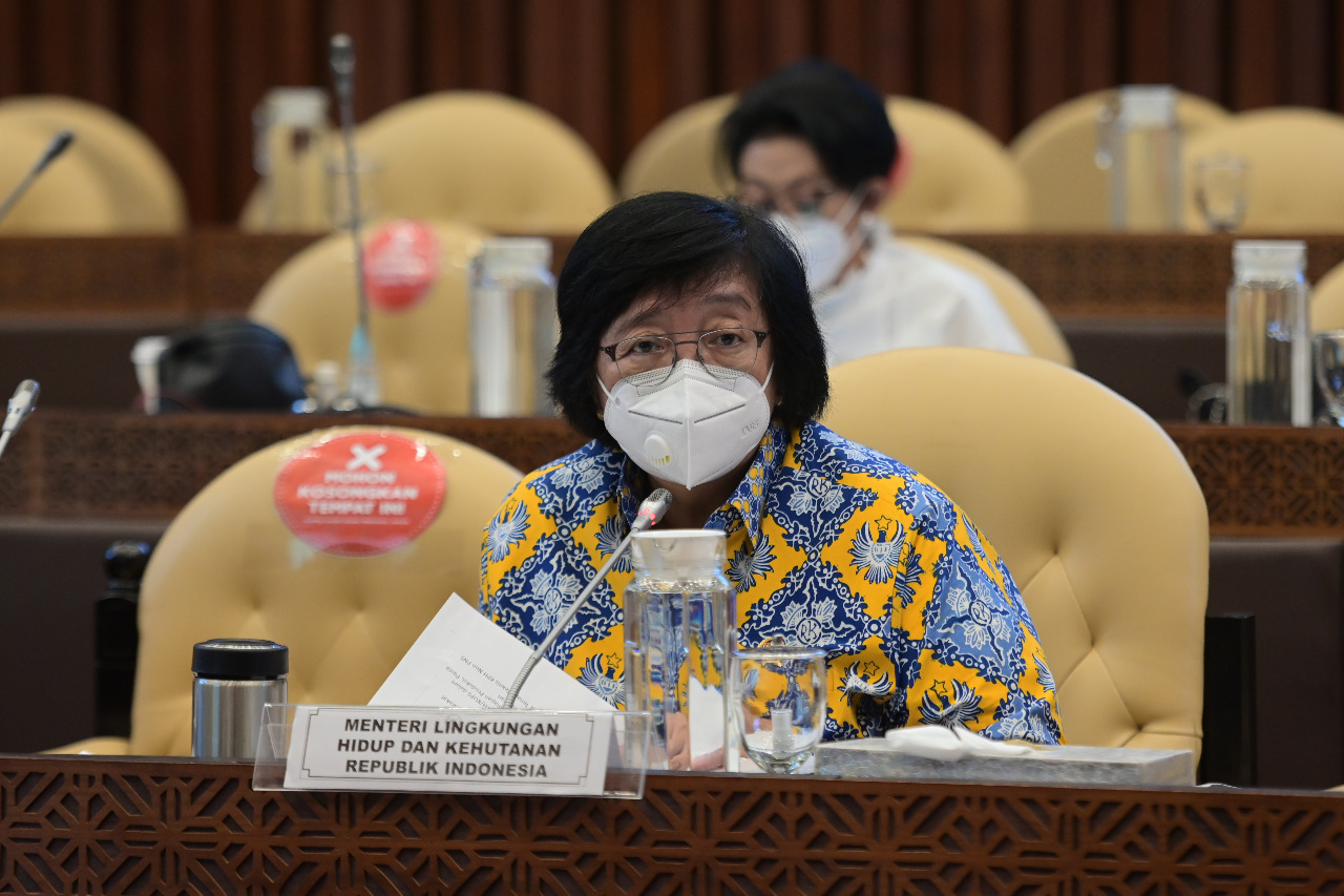 Menteri LHK Siti Nurbaya saat Rapat Kerja dengan dengan Komisi IV DPR RI, Rabu (23/6).
