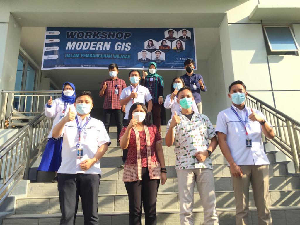 Teknologi Sistem Informasi Geografis (SIG) memberikan kesempatan kepada mahasiswa untuk mempraktekkan ilmu di berbagai kegiatan industri.