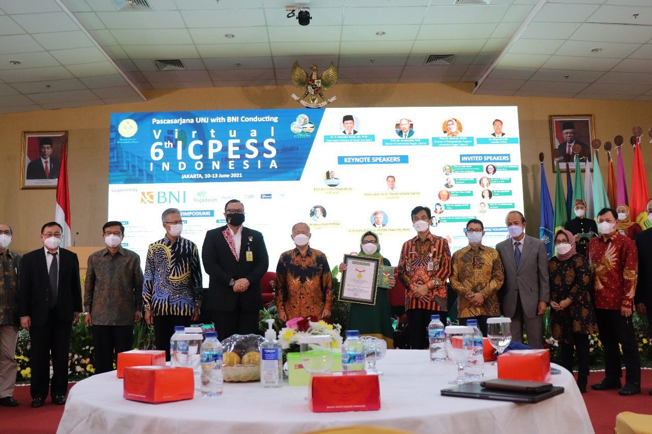 Penyelenggaraan konferensi ICPESS 2021