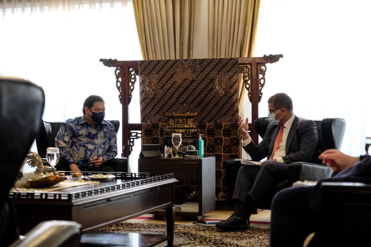 Pertemuan Menko Perekonomian Airlangga Hartarto dengan Presiden COP26 Alok Sharma
