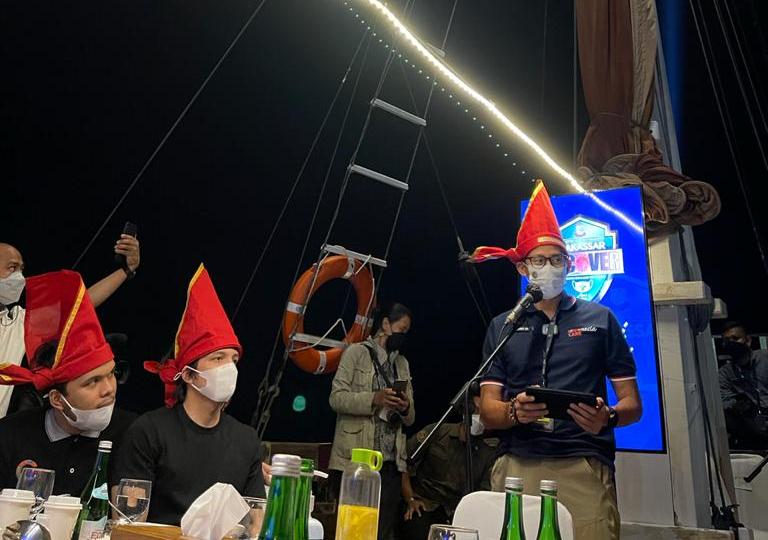 Menparekraf Sandiaga Uno menghadiri Festival Jazz Makassar ke-12 di atas Kapal Phinisi di Makassar, Sulawesi Selatan.