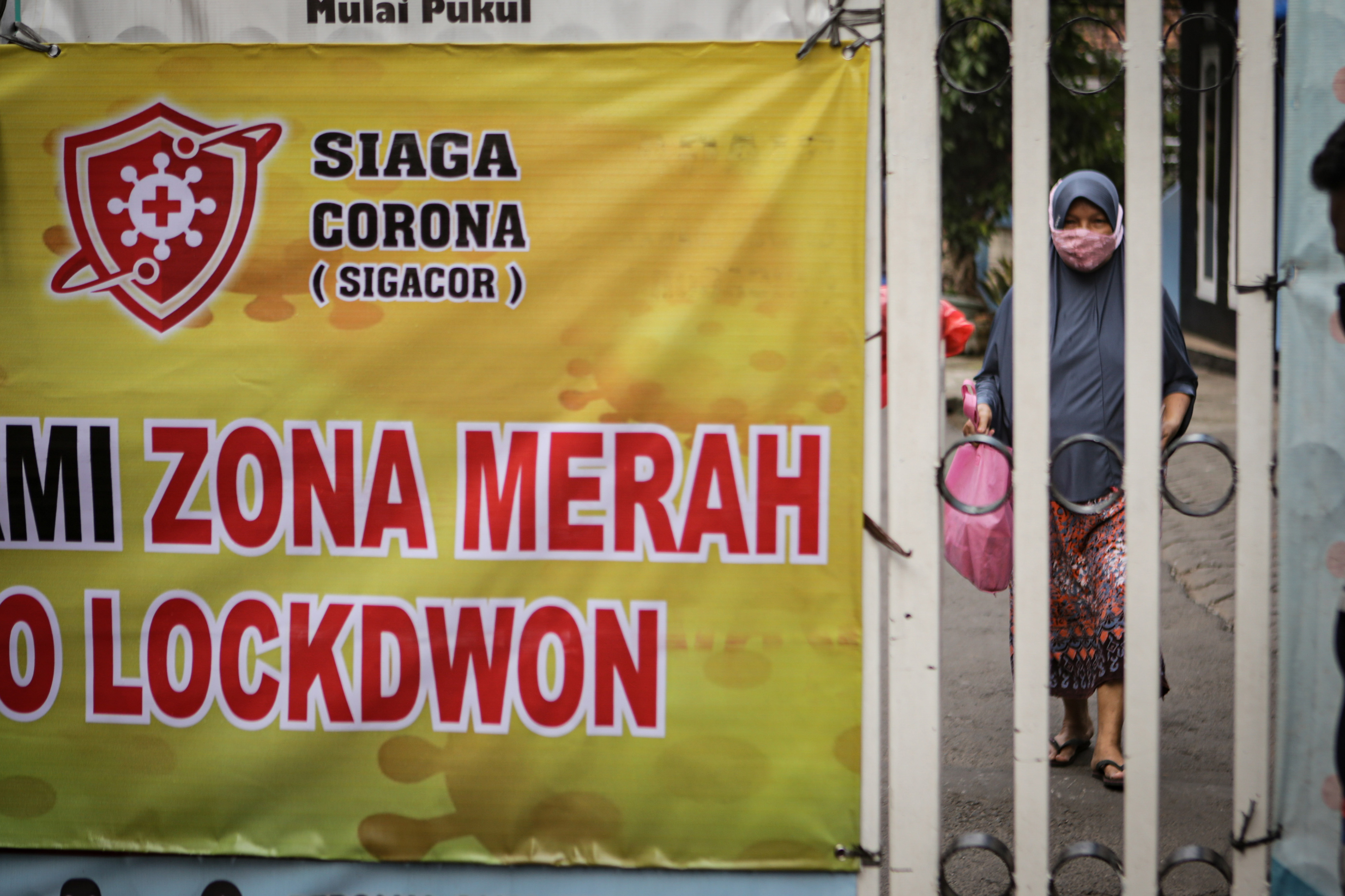 Covid-19 Meningkat, Polisi Tutup Dua Ruas Jalan Kota Tangerang