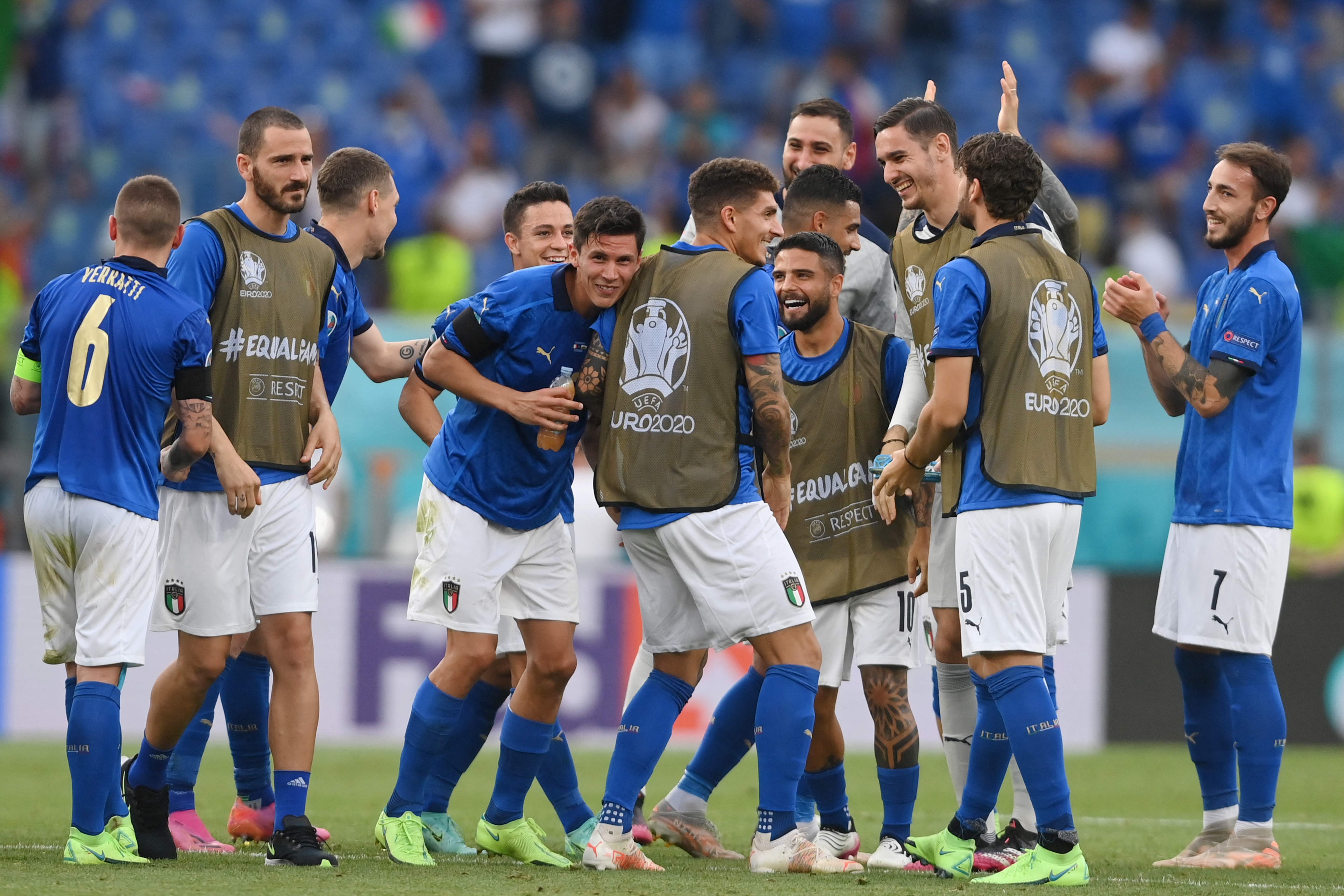 Para pemain Italia merayakan kemenangan mereka atas Wales di laga Piala Eropa 2020.