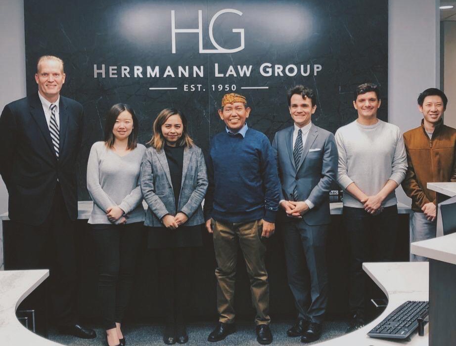 Zaskia Putri Bersama sejumlah advokat dari hermann Law Group