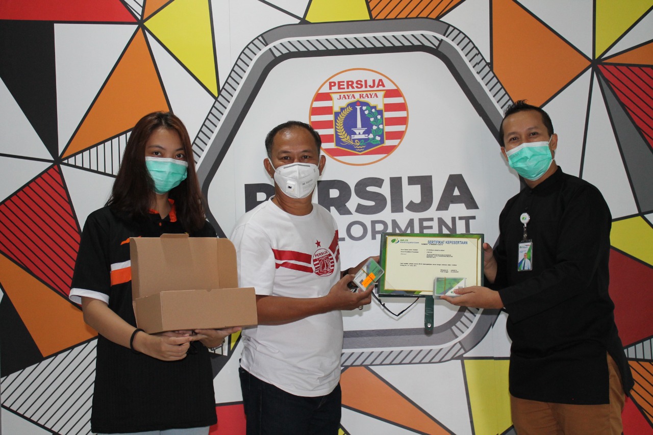 Persija Development Center telah menerima sertifikat dan kartu tanda bukti kepesertaan program BPJAMSOSTEK.