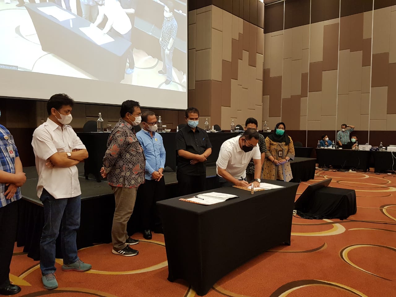 Dirjen Tanaman Pangan Kementan Suwandi menandatangani  komitmen pelaksanaan Keterbukaan Informasi Publik (KIP). 