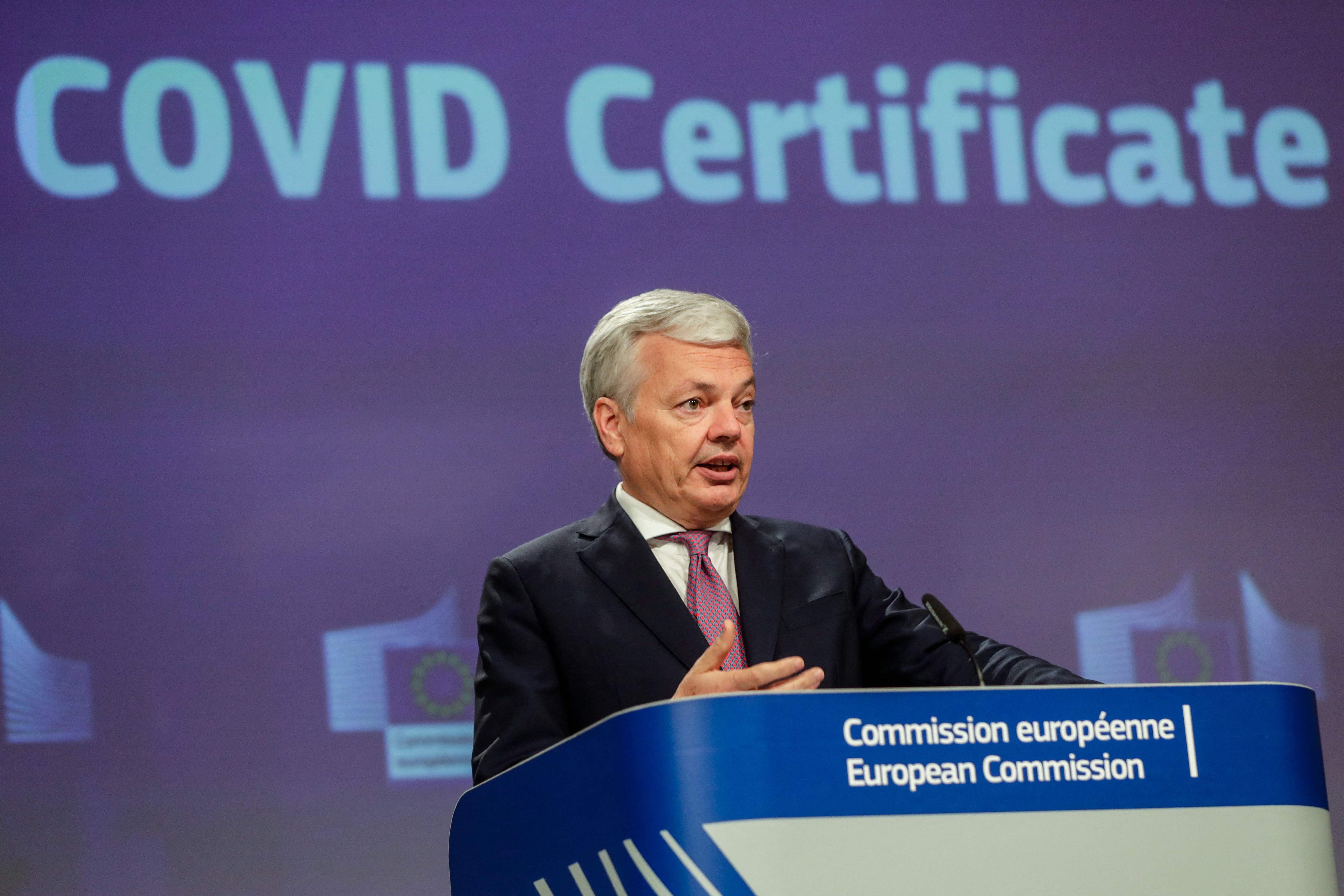 Komisiner Eropa Bidang Hukum Didier Reynders memberi keterangan soal sertifikat covid-19 Eropa digital di Komisi Eropa, Brussel,Belgia.