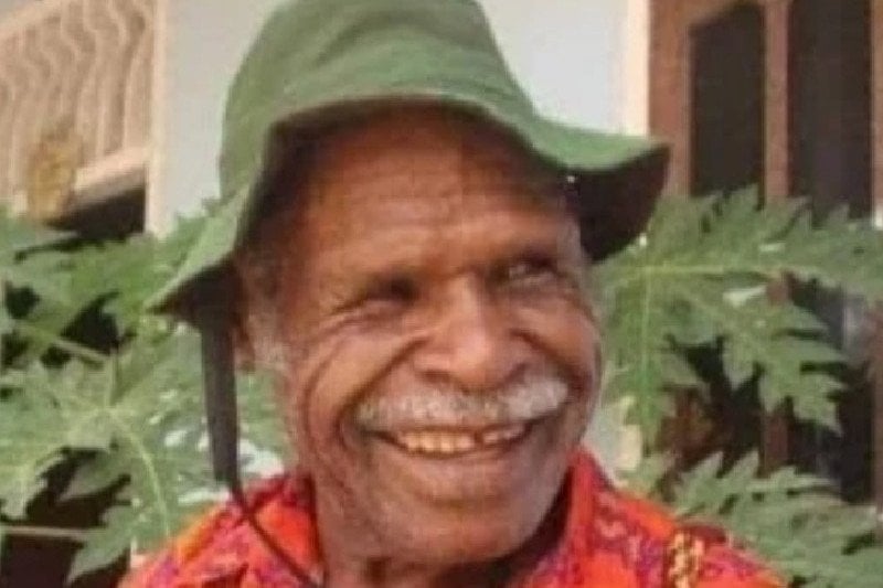 Alm Pdt Yeremia Zanambani.