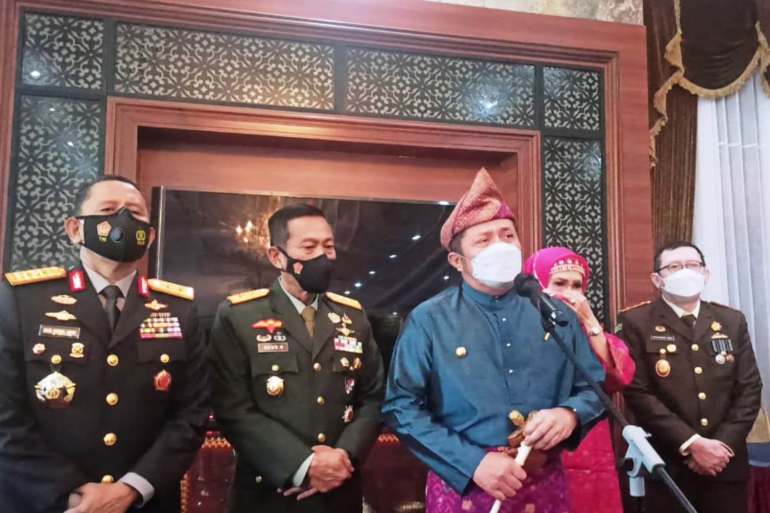 Gubernur Sumsel Herman Deru (ketiga dari kiri).