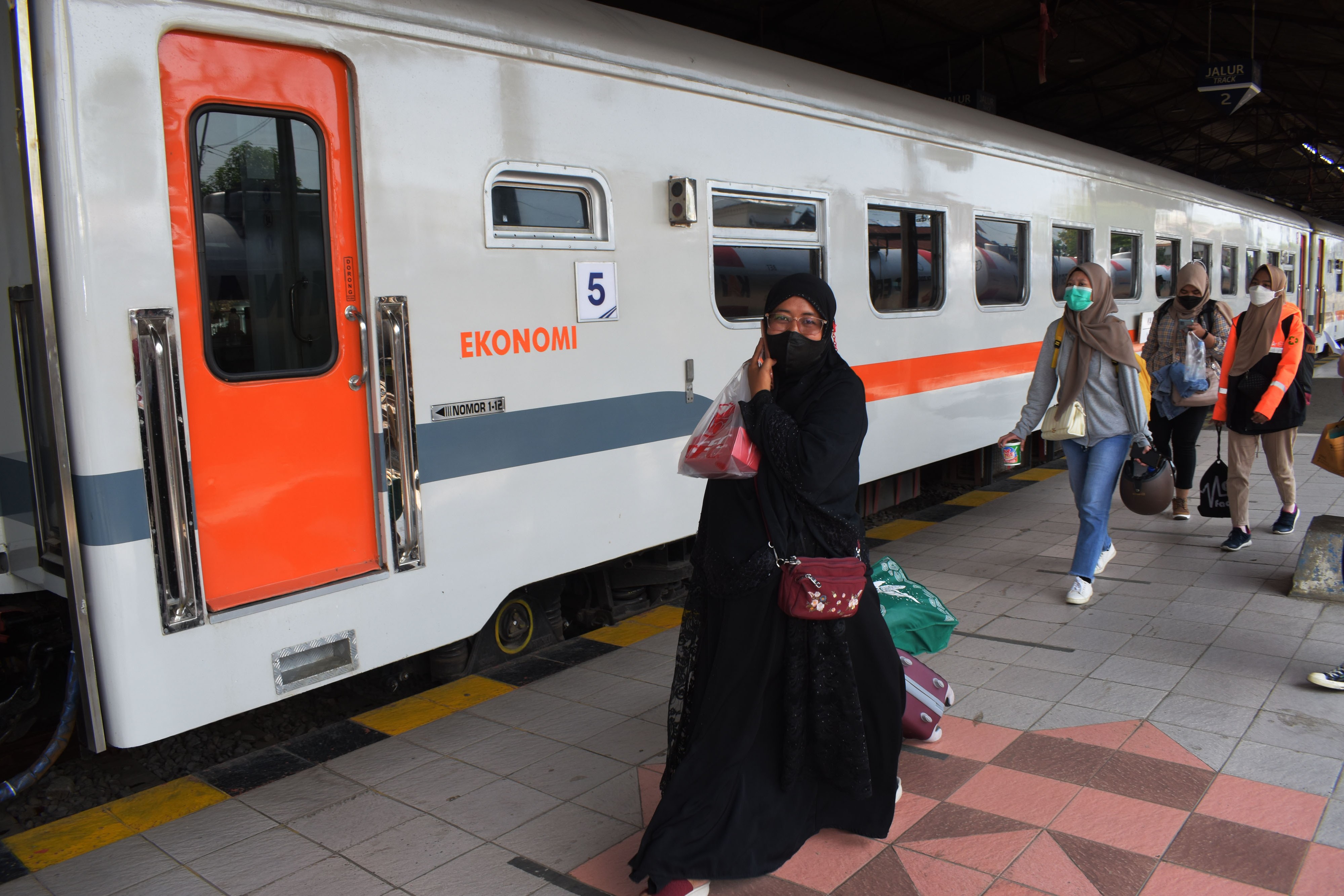 Menhub Minta PT KAI Lakukan Tes Acak di Stasiun Utama