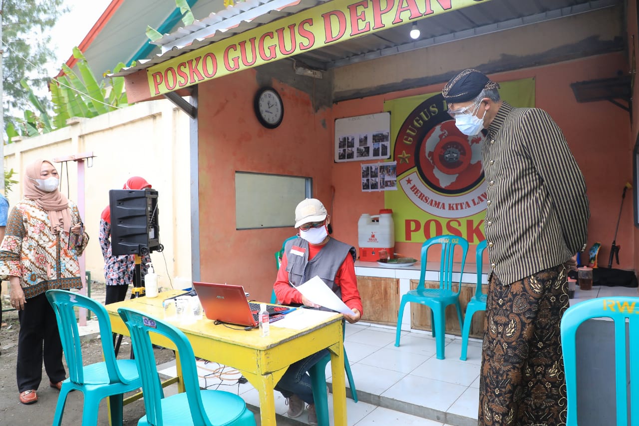 Gubernur Jawa Tengah Ganjar Pranowo mengunjungi Kelurahan Cepu, Kecamatan Cepu, Kabupaten Blora, Kamis (24/6)