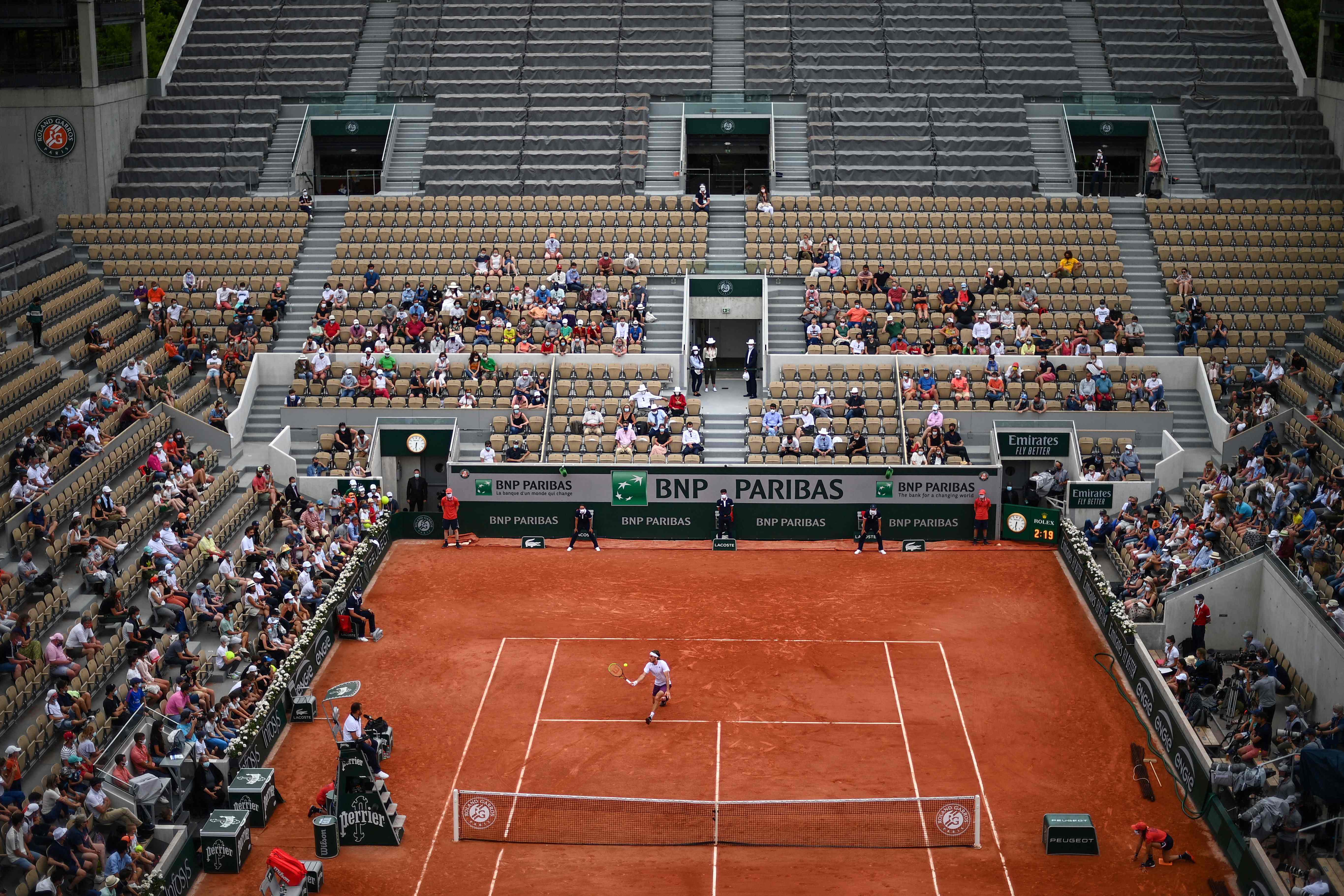 Suasana pertandingan tenis grand slam Prancis Terbuka 2021 di Stade Roland Garros, Paris, Prancis.